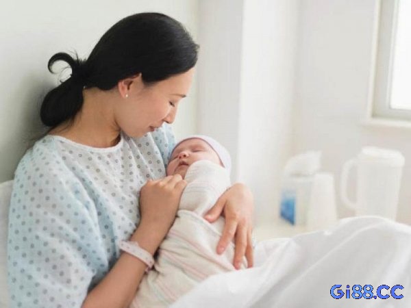 Mơ thấy mình sinh con khi không mang thai phản ánh khát vọng được làm cha hoặc đảm nhận trách nhiệm lớn hơn