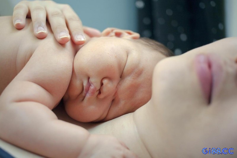 Giấc mơ sinh đẻ không chỉ liên quan đến tiền bạc mà còn báo hiệu sức khỏe và hạnh phúc gia đình